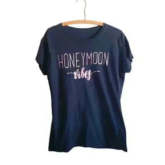 Honeymoon vibes short sleeve Scoopneck black t-shirt Graphic Tee - Picture 1 of 7